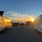 Bud Camping *